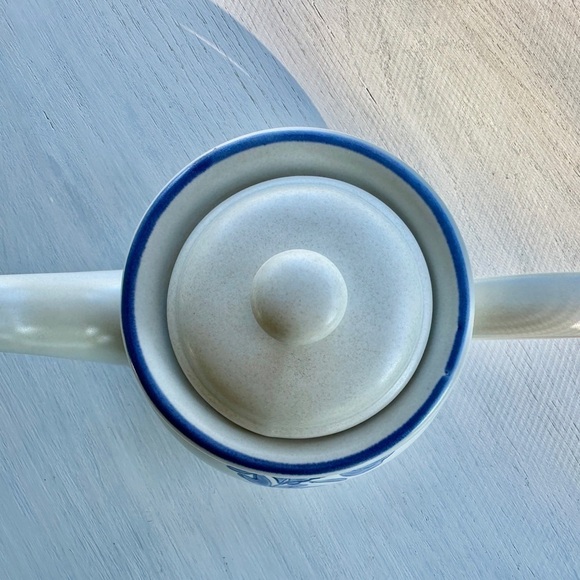 VINTAGE, PFALTZGRAFF, WHITE IRONSTONE TEAPOT WITH BLUE FLORAL PATTERN. - Picture 9 of 12